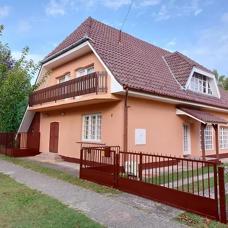 House Retro Holiday home Szantod